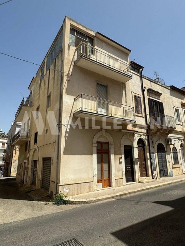 casa indipendente in vendita a Scicli