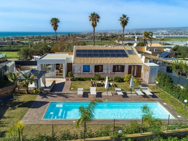 casa indipendente in vendita a Scicli