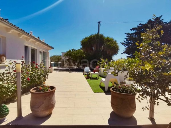 casa indipendente in vendita a Scicli