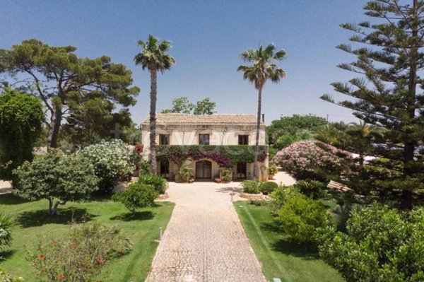 casa indipendente in vendita a Scicli in zona Donnalucata