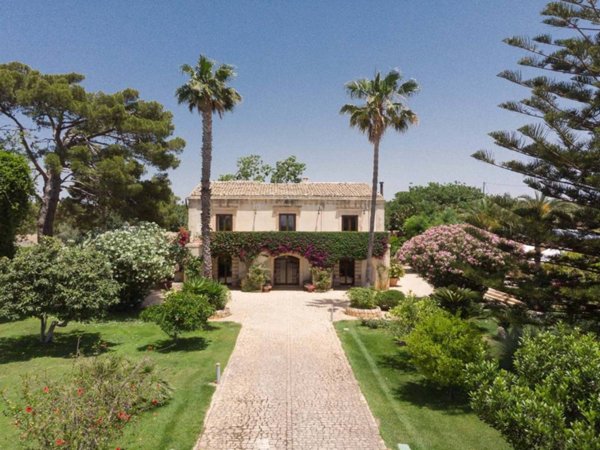 casa indipendente in vendita a Scicli in zona Donnalucata