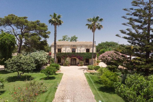 casa indipendente in vendita a Scicli in zona Donnalucata