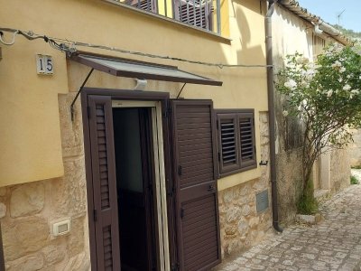 casa indipendente in vendita a Scicli