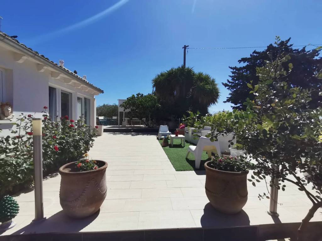 casa indipendente in vendita a Scicli