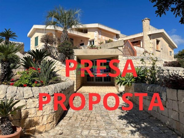 casa indipendente in vendita a Scicli in zona Sampieri