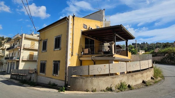 casa indipendente in vendita a Scicli
