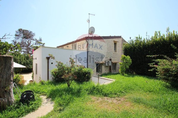 casa indipendente in vendita a Scicli in zona Sampieri