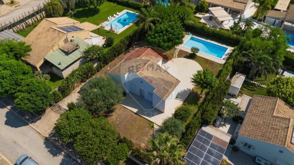 casa indipendente in vendita a Scicli