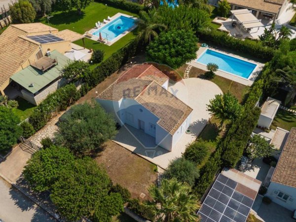 casa indipendente in vendita a Scicli