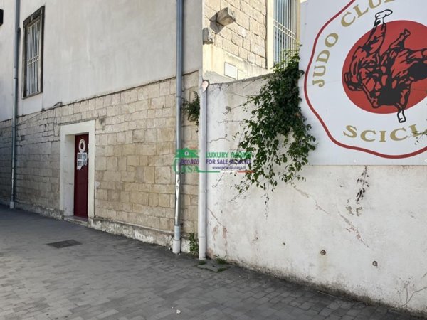 locale commerciale in vendita a Scicli
