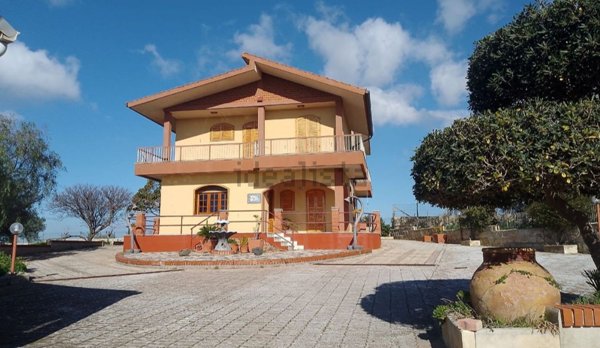 casa indipendente in vendita a Scicli