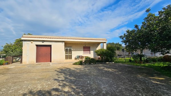 casa indipendente in vendita a Scicli