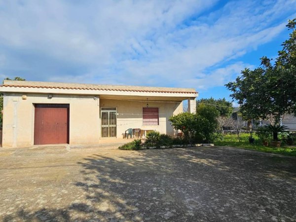 casa indipendente in vendita a Scicli