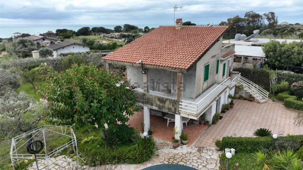 casa indipendente in vendita a Scicli