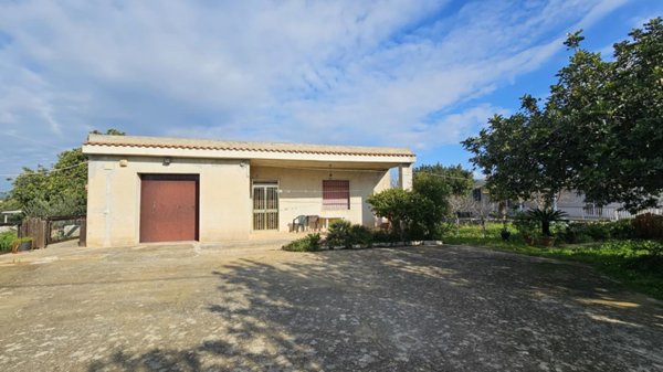 casa indipendente in vendita a Scicli