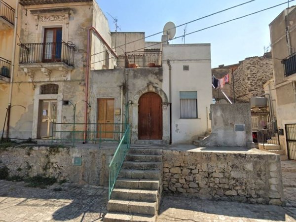 casa indipendente in vendita a Scicli