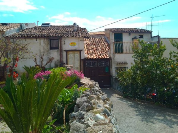 casa indipendente in vendita a Scicli