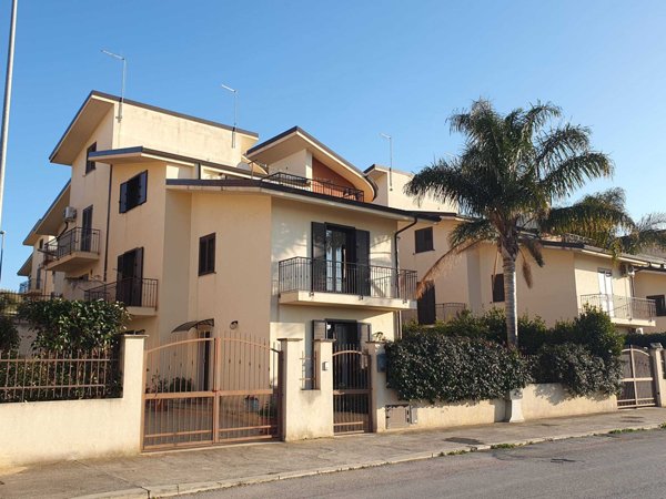 casa indipendente in vendita a Scicli