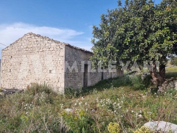 casa indipendente in vendita a Scicli