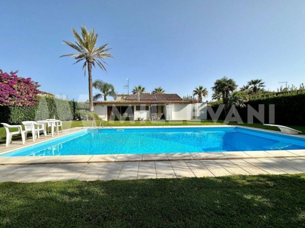 casa indipendente in vendita a Scicli in zona Donnalucata