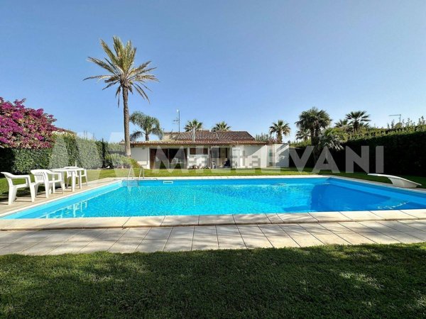 casa indipendente in vendita a Scicli in zona Donnalucata