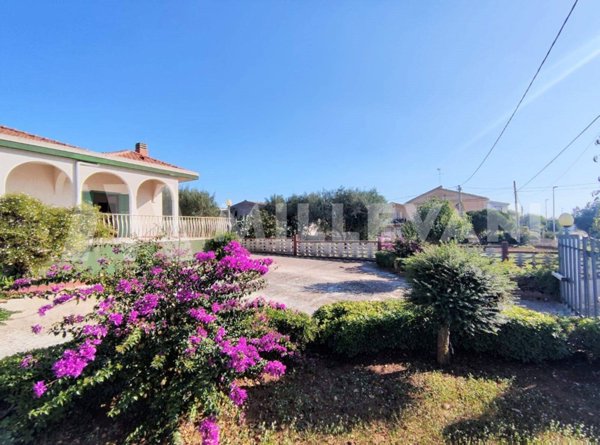 casa indipendente in vendita a Scicli