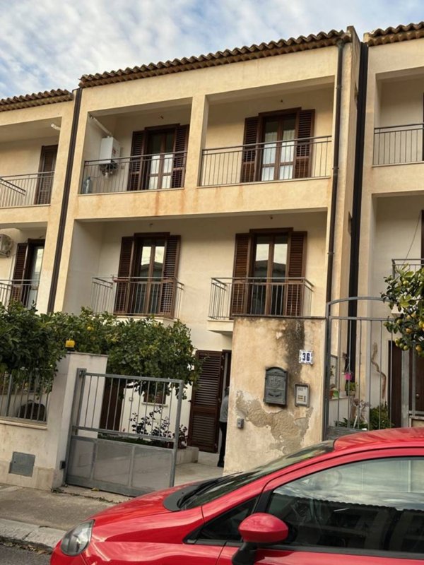 casa indipendente in vendita a Scicli