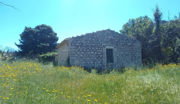 casa indipendente in vendita a Scicli