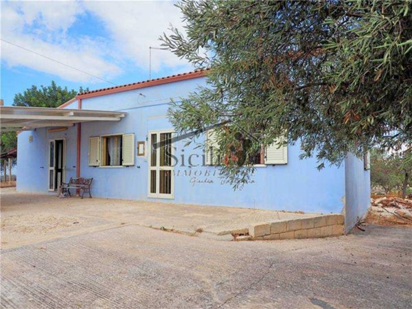 casa indipendente in vendita a Scicli