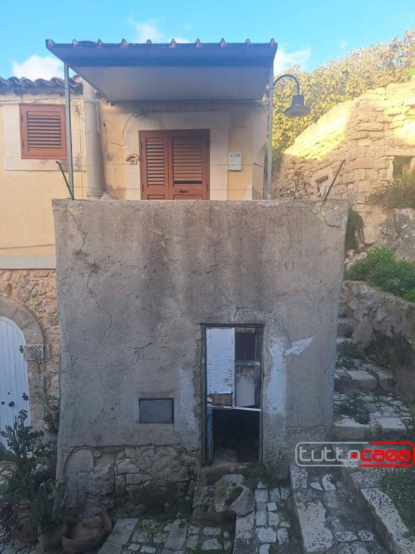 casa indipendente in vendita a Scicli