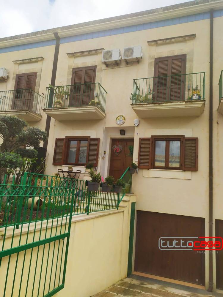 casa indipendente in vendita a Scicli