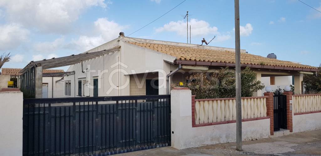 casa indipendente in vendita a Scicli