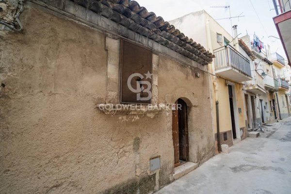casa indipendente in vendita a Scicli