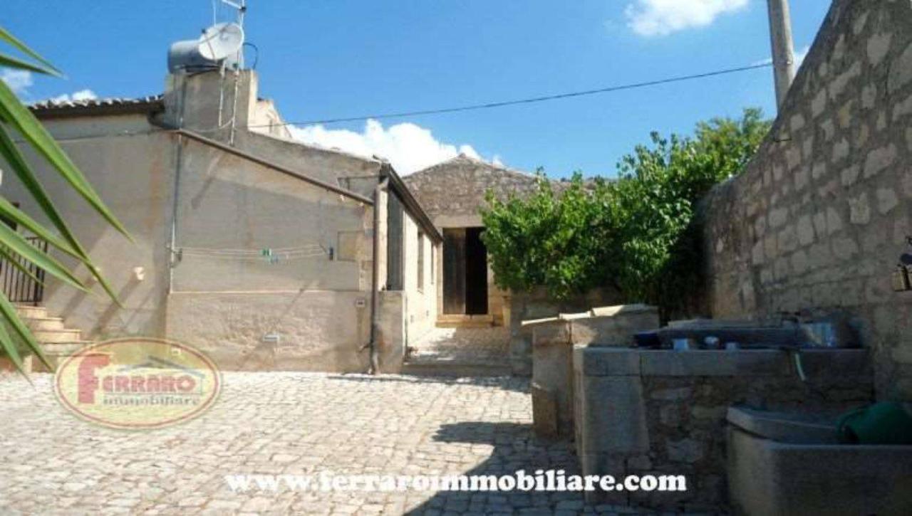 casa indipendente in vendita a Scicli
