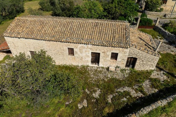 casa indipendente in vendita a Scicli