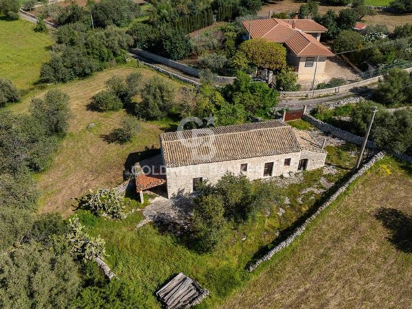 casa indipendente in vendita a Scicli