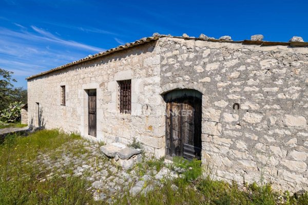 casa indipendente in vendita a Scicli