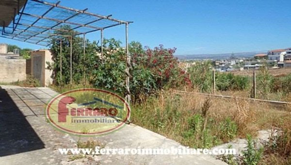 casa indipendente in vendita a Scicli