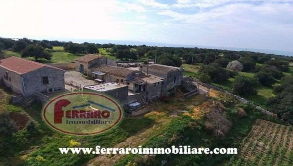 casa indipendente in vendita a Scicli