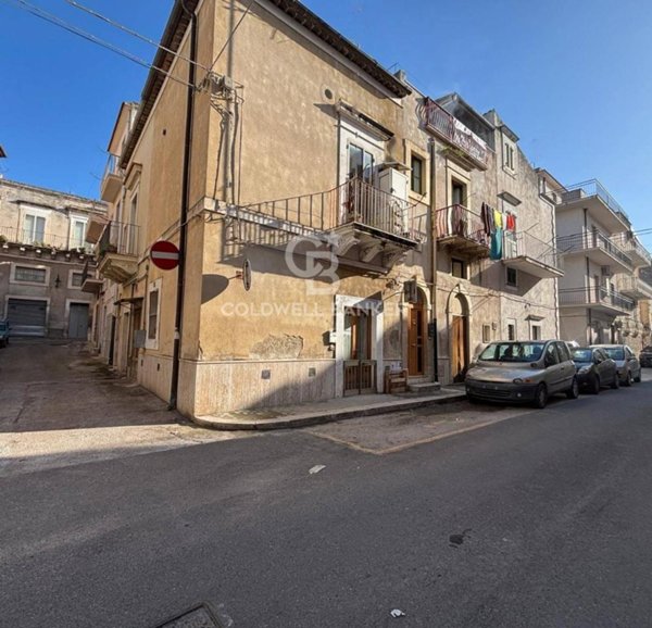 casa indipendente in vendita a Scicli