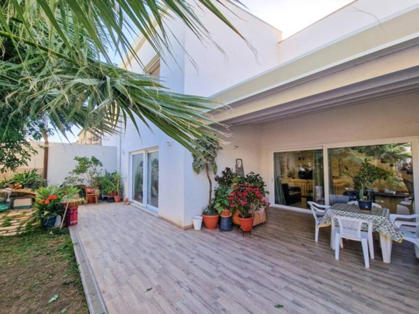 casa indipendente in vendita a Scicli
