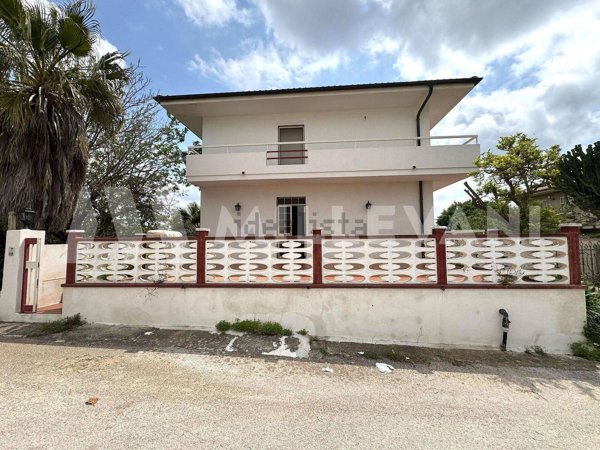 casa indipendente in vendita a Scicli in zona Donnalucata