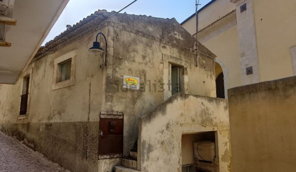 casa indipendente in vendita a Scicli