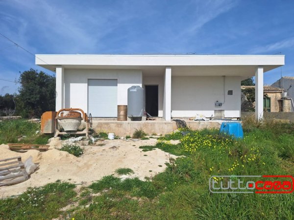 casa indipendente in vendita a Scicli