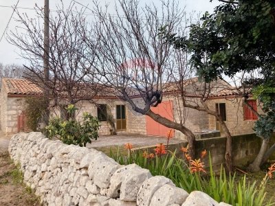 casa indipendente in vendita a Scicli