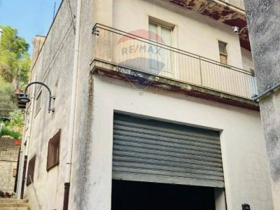 casa indipendente in vendita a Scicli