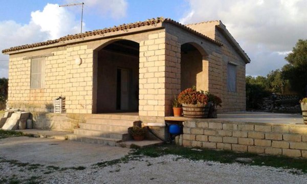 casa indipendente in vendita a Scicli in zona Cava d'Aliga