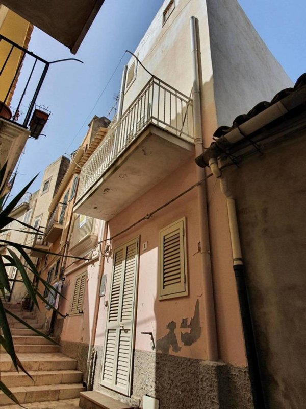 casa indipendente in vendita a Scicli