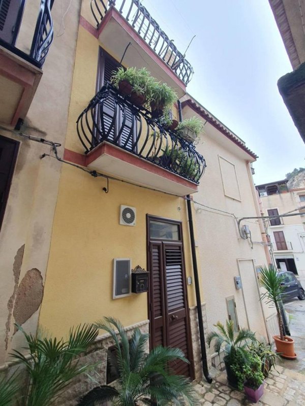 casa indipendente in vendita a Scicli