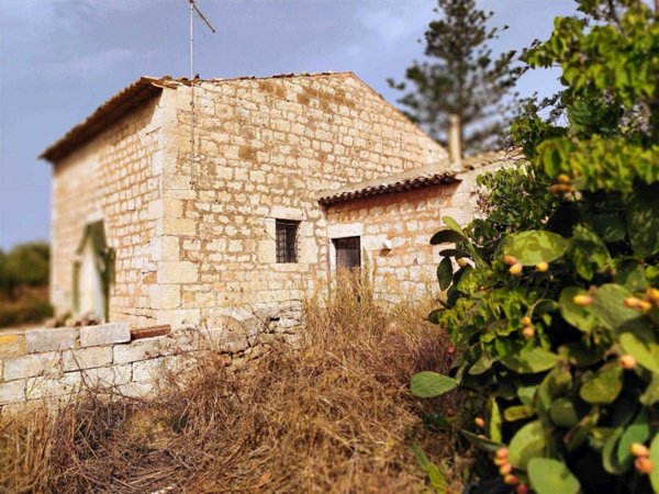 trivano in vendita a Scicli in zona Cava d'Aliga